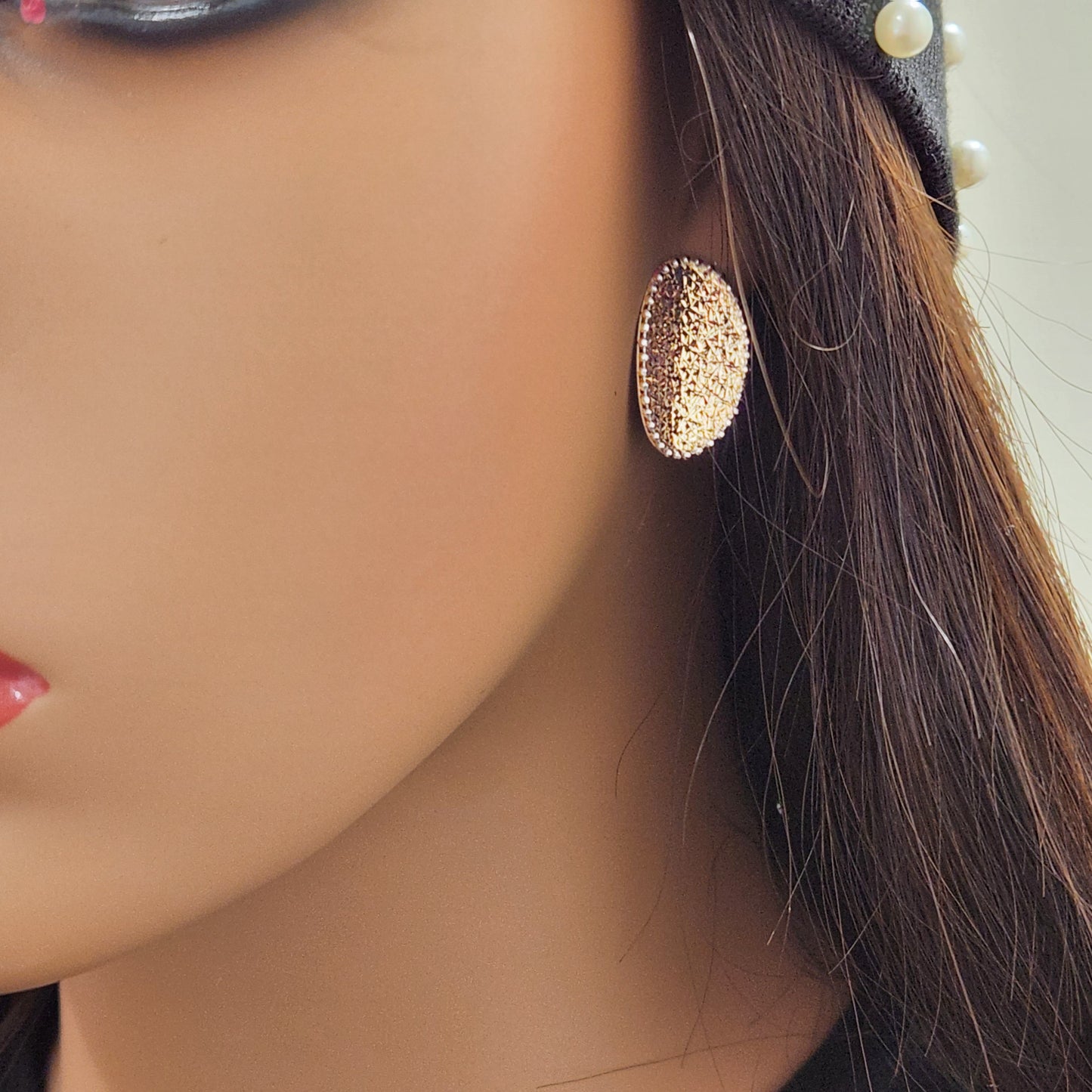 14K Gold Hammered Oval Diamond Cut Stud Earrings