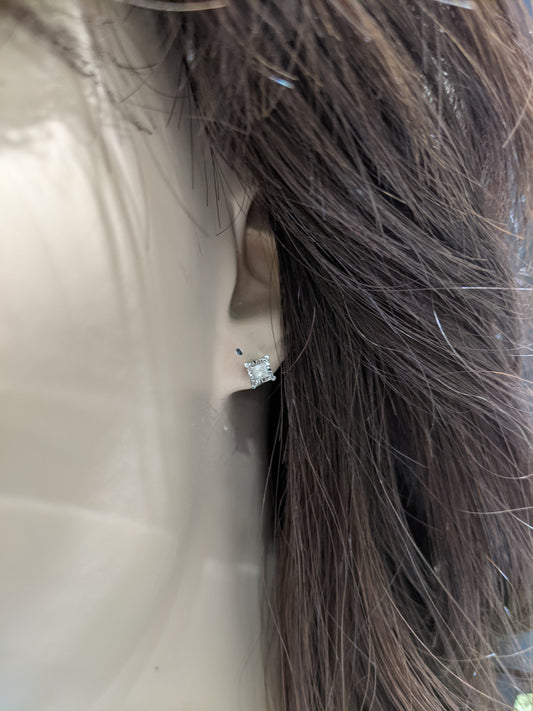 10K Gold Diamond Stud Earring - HK Jewels