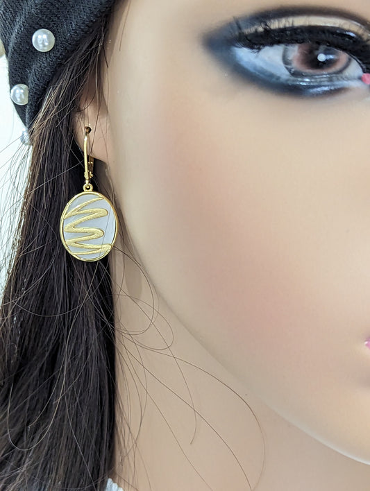 Sterling Silver Mother of Pearl With Squiggle Earring - HK Jewels