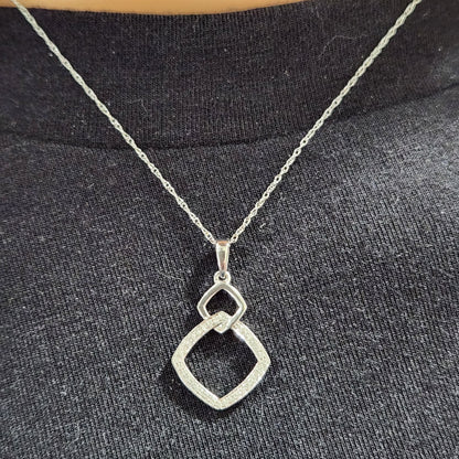 10K Gold Interlocking Diamond Shape Pendant