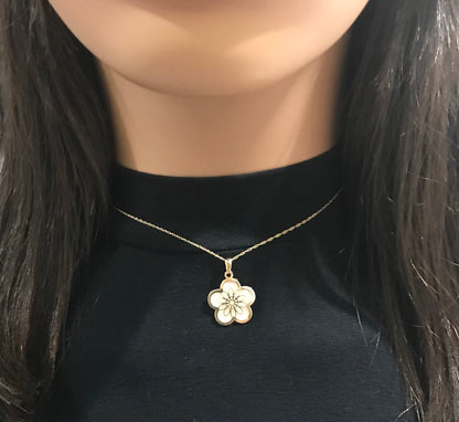 14k Gold Mother of Pearl Flower Pendant Necklace