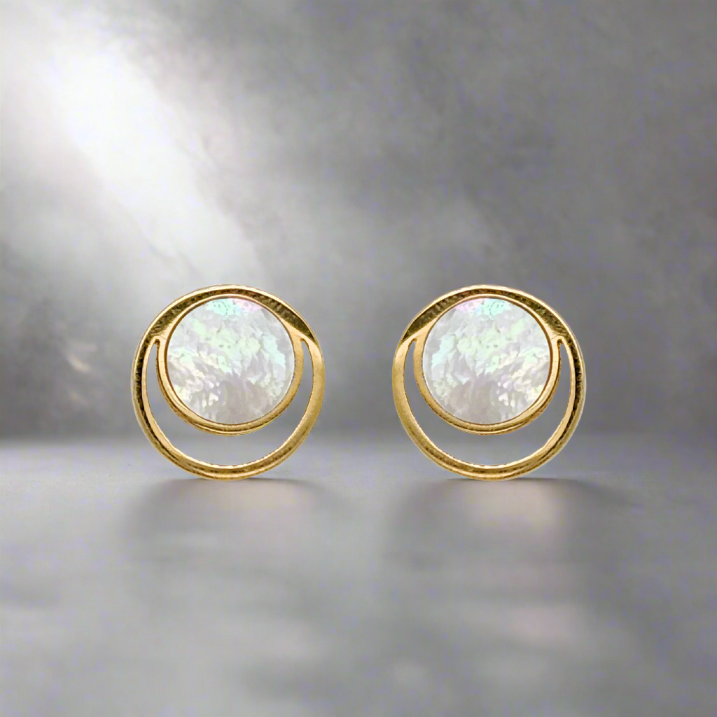 14k Gold Mother of Pearl Circle Stud Earrings