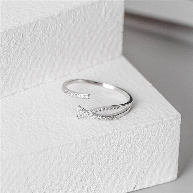 Sterling Silver Overlapping/Crossover Elegant Ring