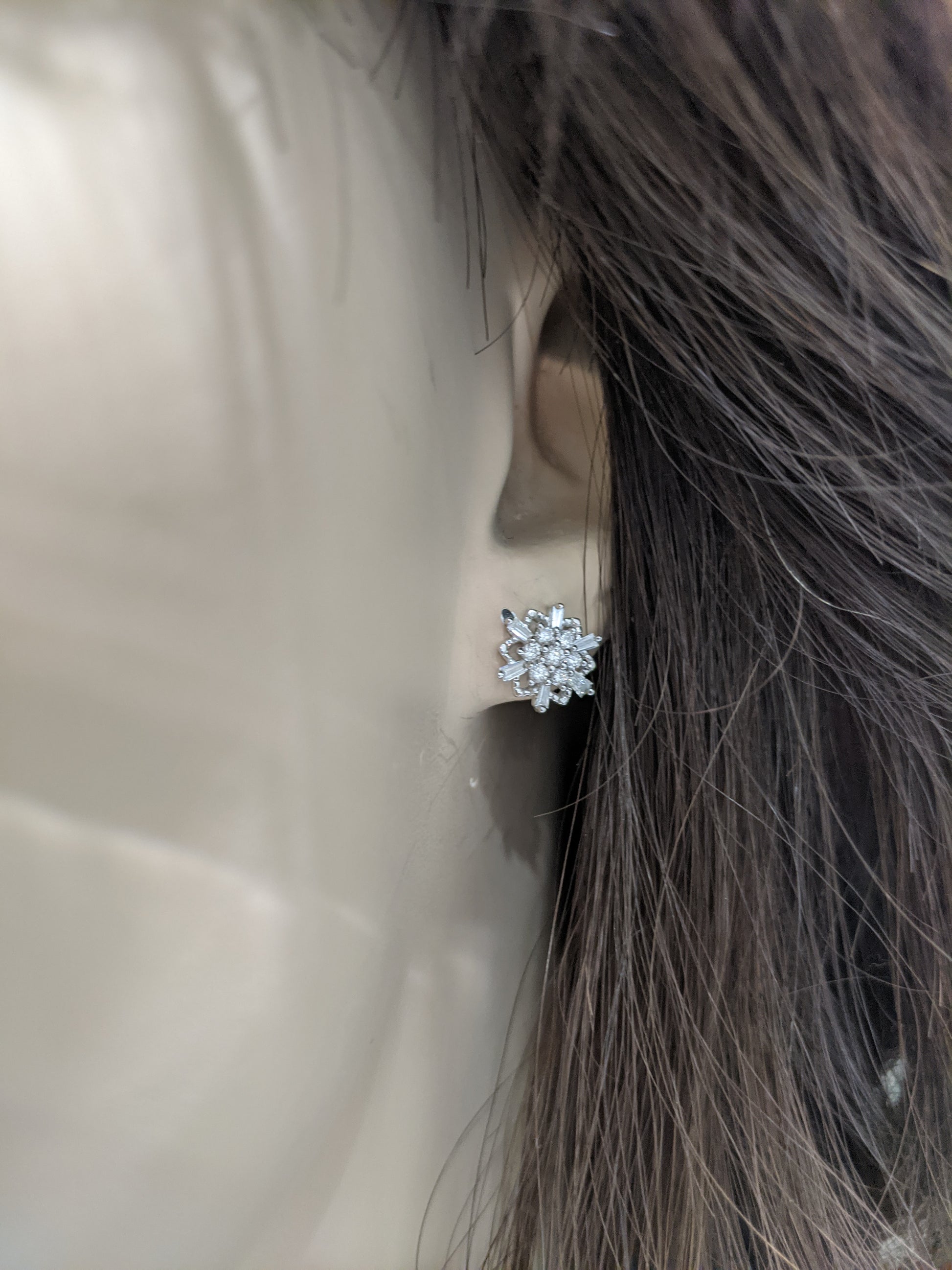 14K Gold And Diamond Star Stud Earrings - HK Jewels