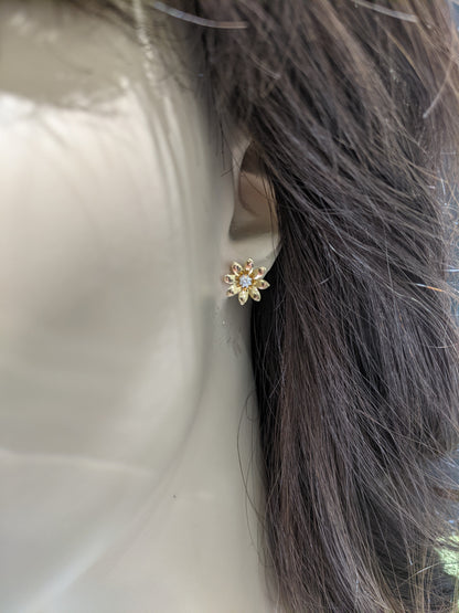 14k Gold And Diamond Flower Stud Earring - HK Jewels