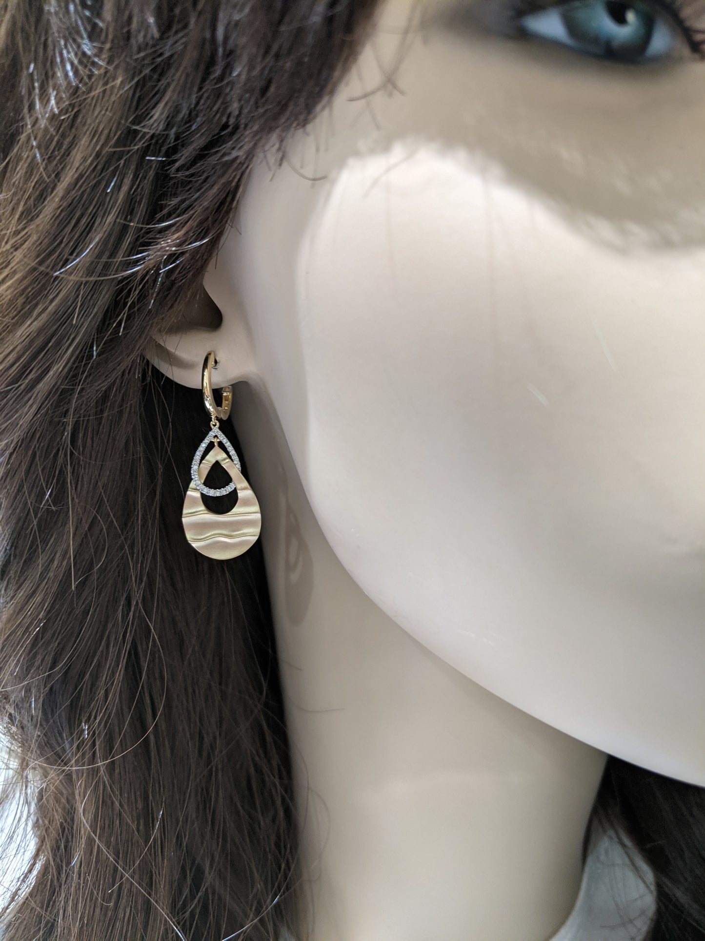 14K Gold And Diamond Interlinked Teardrop Earrings - HK Jewels